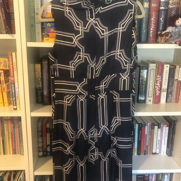 NWT Banana Republic dress. Size 6. Originally $99.99. Silk blend. - Picture 2 of 8